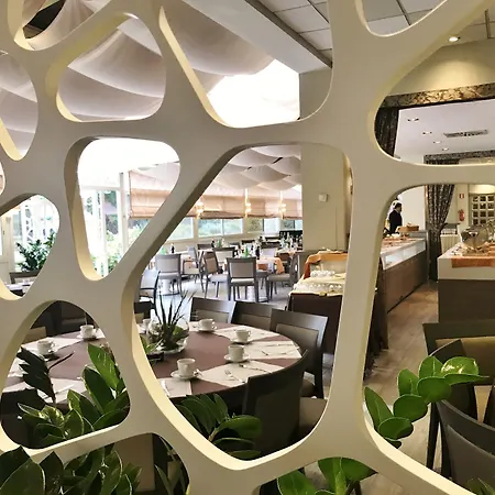 Otel Crowne Plaza St. Peter's By Ihg 4*