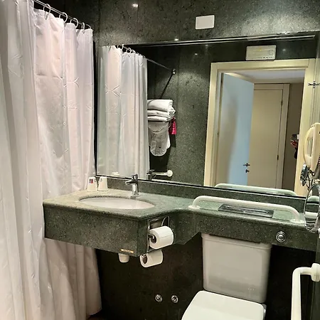Hotel Crowne Plaza St. Peter's By Ihg 4*