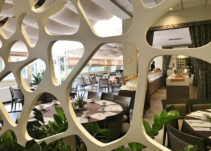 Hotel Crowne Plaza St. Peter's By Ihg 4*