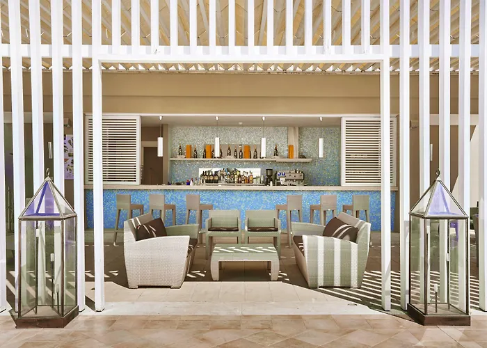 Hotel Crowne Plaza St. Peter's By Ihg 4*